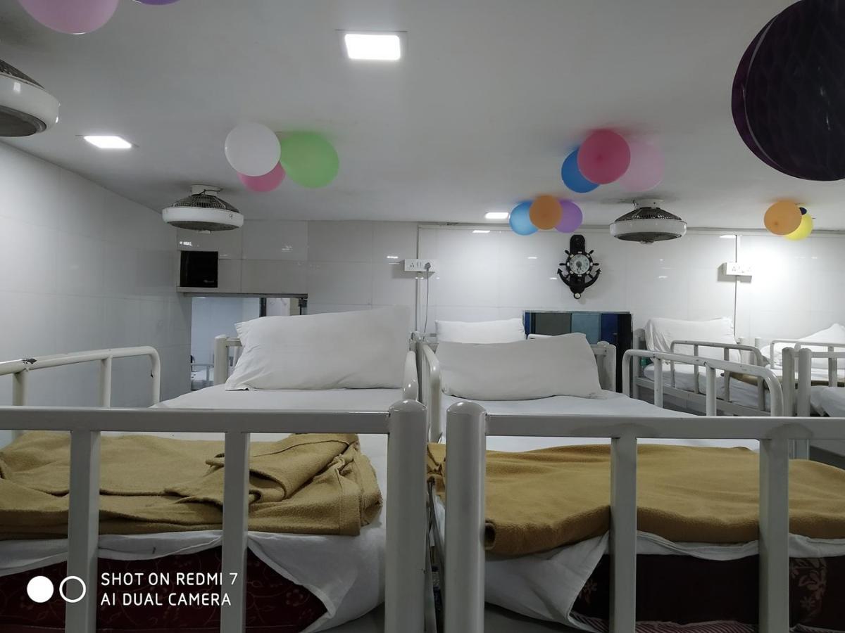 Star Dormitory ムンバイ エクステリア 写真