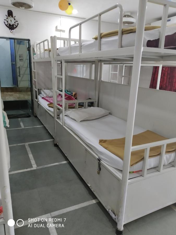 Star Dormitory ムンバイ エクステリア 写真
