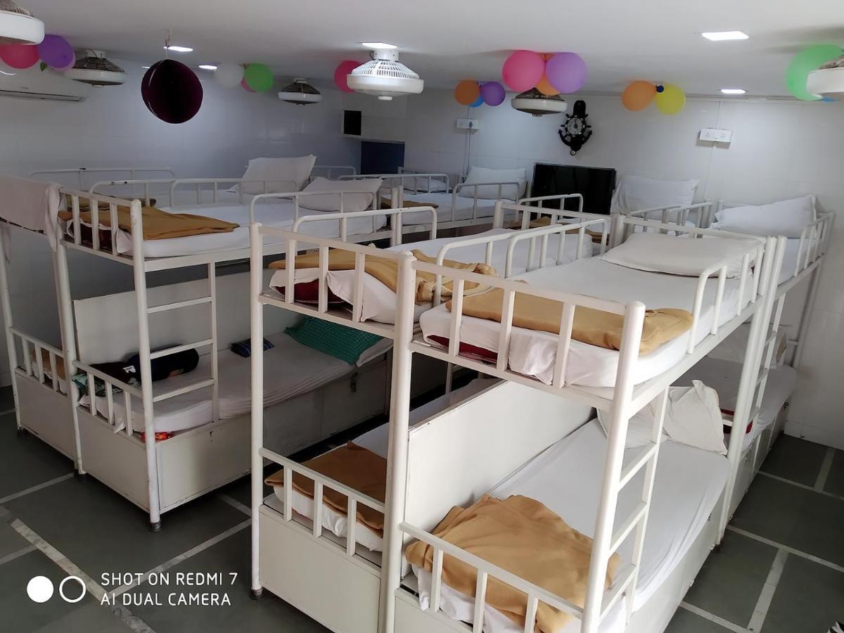 Star Dormitory ムンバイ エクステリア 写真